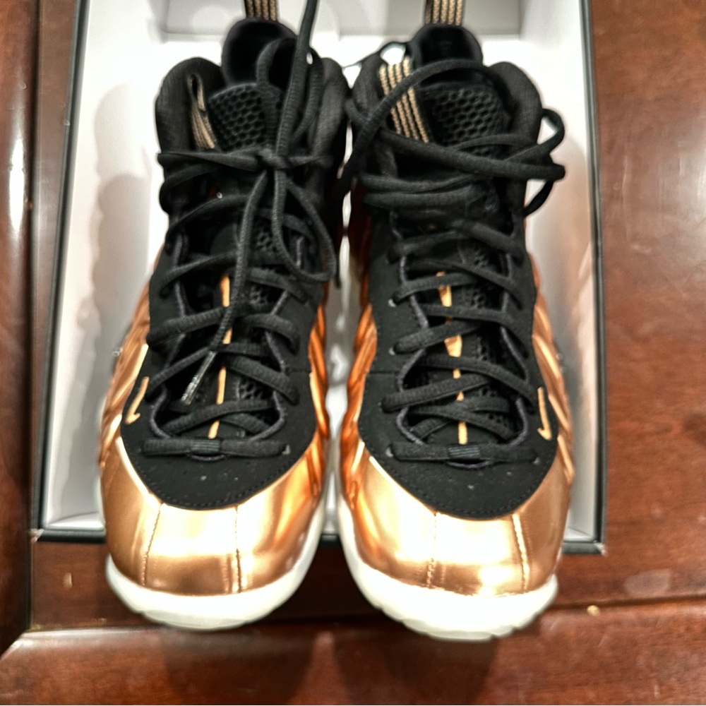 Nike Kids Black and Gold Sneakers